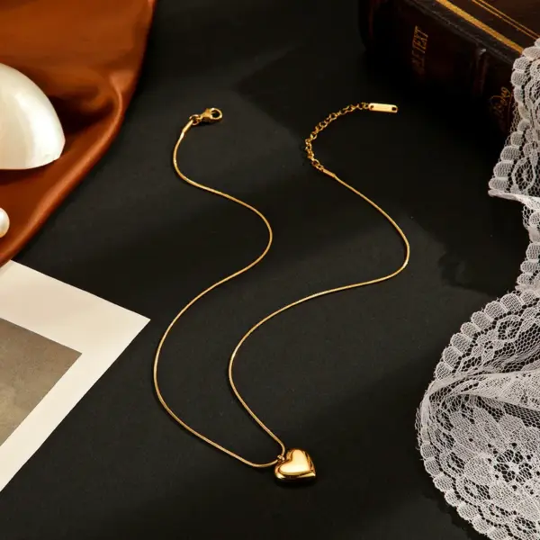 Wholesale Jewelry Retro Heart Shape 304 Stainless Steel Plating Stainless Steel Necklaces