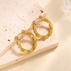 EH0115 Earrings / Gold