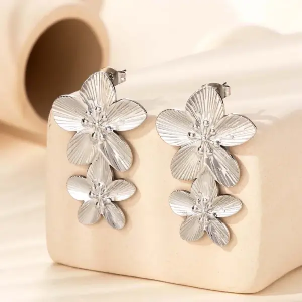Wholesale Vintage Style Flower Flowers 304 Stainless Steel Ear Studs