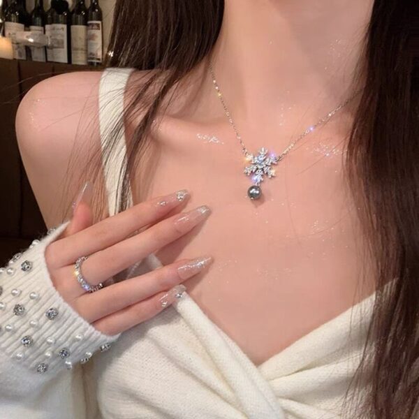 oly-633fb39aaa258424dc39af1137c0768d Wholesale Christmas Snowflake Pearl Necklace