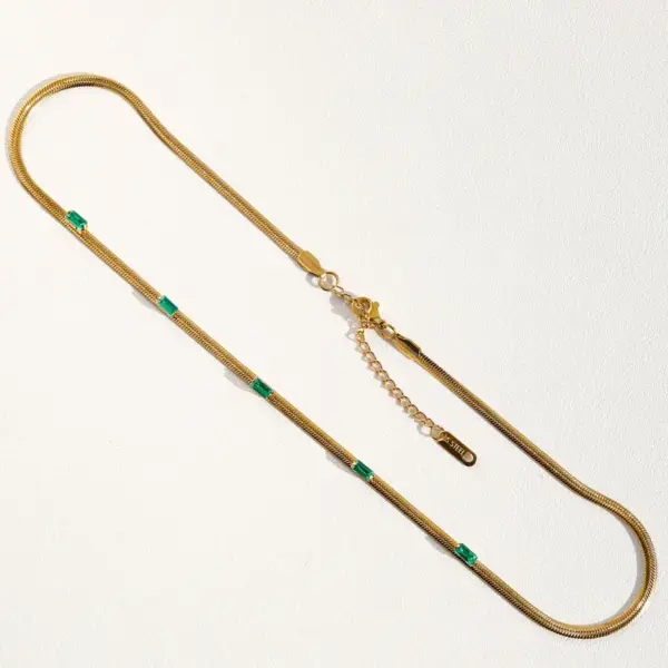 Wholesale 18K Gold Plated 304 Stainless Steel Necklace Vintage Inlaid Diamond Snake Bone Chain For Women Non-Fading Collarbone Chain With Rhinestones