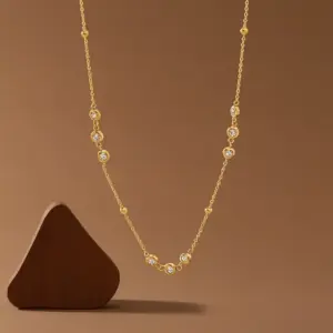 X01061-9 Round White Diamonds - Necklace - Gold