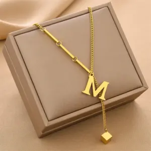 8847-Gold Letter M