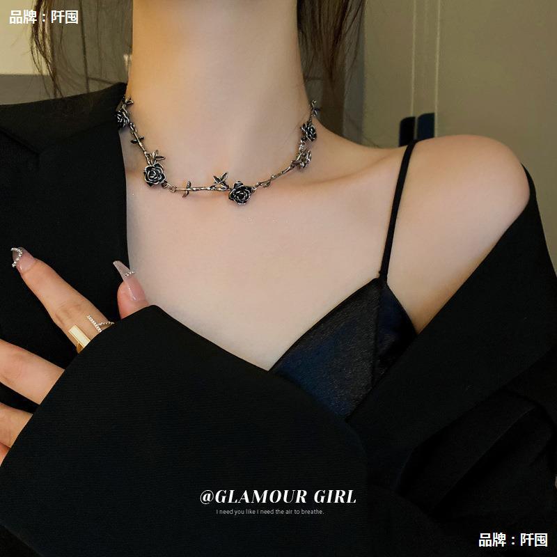 Wholesale European and American Design Sense Camellia Flower Leaf Necklace Fashion Internet Celebrity Retro Trend Clavicle Chain Niche Elegant Necklac