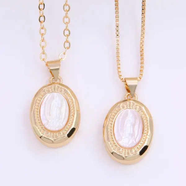 Wholesale Vintage Style Oval Copper Plating Inlay Carving Shell 18k Gold Plated Pendant Necklace