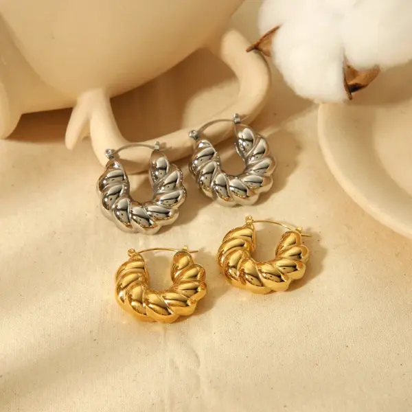 Wholesale PVD Coated Real Gold Plated U Shape 304 Stainless Steel Simple Style Commute Waterproof Non Tarnish Earrings