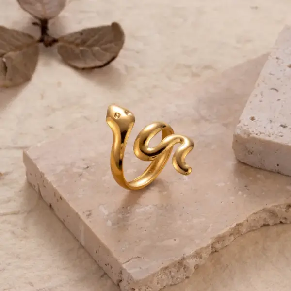 Wholesale PVD Coated Leaf Solid Color Snake 304 Stainless Steel Retro Waterproof Non Tarnish Open Ring