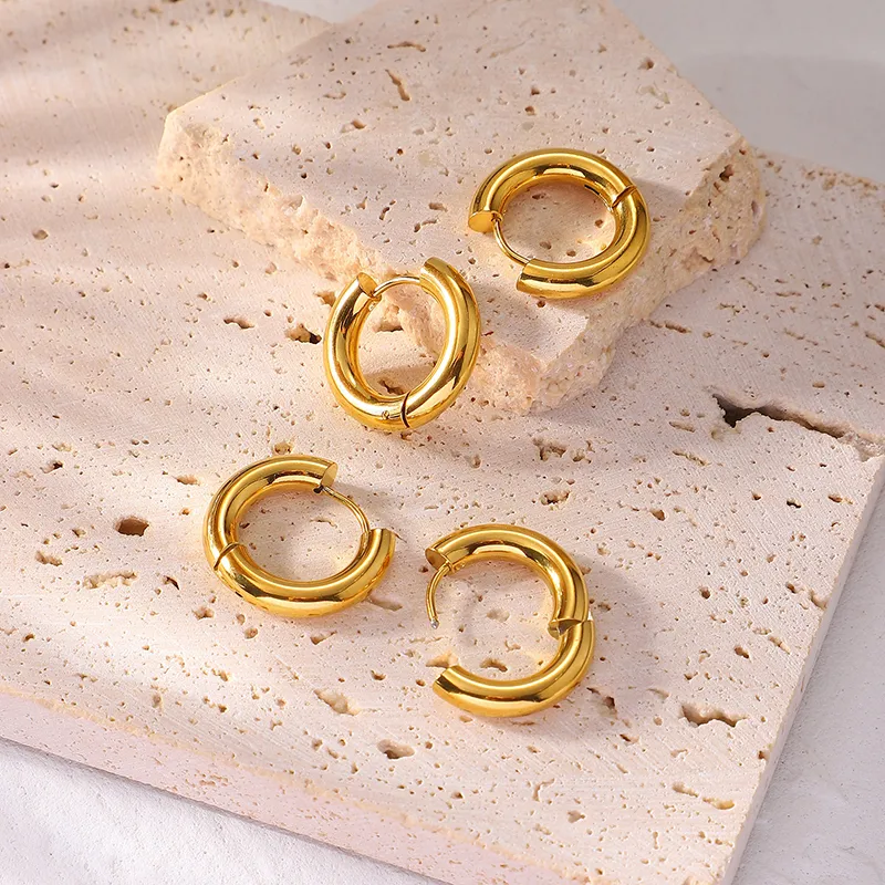 Wholesale Vacuum Plating Real Gold Plated 18K Gold Round 304 Stainless Steel Titanium Steel Simple Style Waterproof Non Tarnish Hoop Earrings