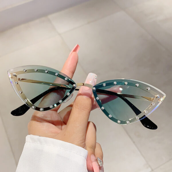 Wholesale New Colorful Frameless Diamond-encrusted Cat's Eye High-end Sense Sunglasses Internet Celebrant Street Shot Show Distinctive Decorative Sunglasses