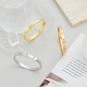 Wholesale Real Gold Plated Flower 304 Stainless Steel Fashion Waterproof Non Tarnish Bangle