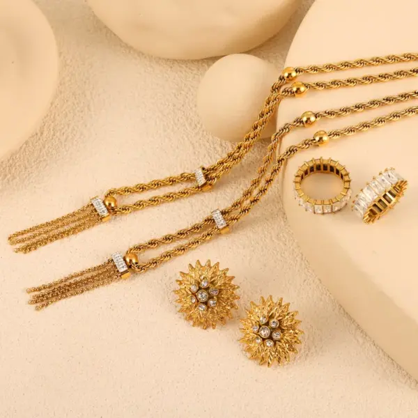 Wholesale 304 Stainless Steel Twist PVD Coated Rhinestones Zircon Real Gold Plated Simple Style Classic Style Waterproof Non Tarnish Plating Inlay Jewelry Set