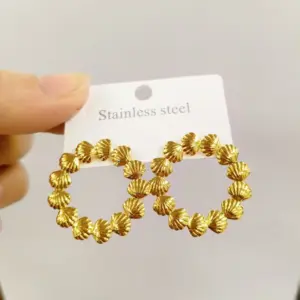 Gold Earrings 102 / 18k