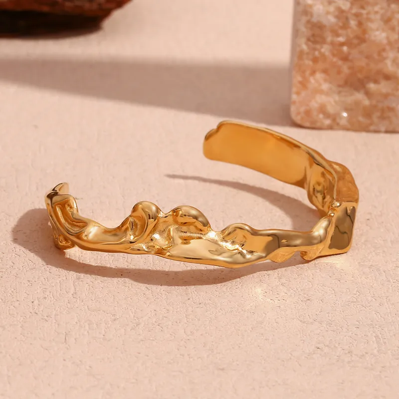 Wholesale PVD Coated Real Gold Plated 18K Irregular Waves 304 Stainless Steel Basic Simple Style Classic Waterproof Non Tarnish Bangle