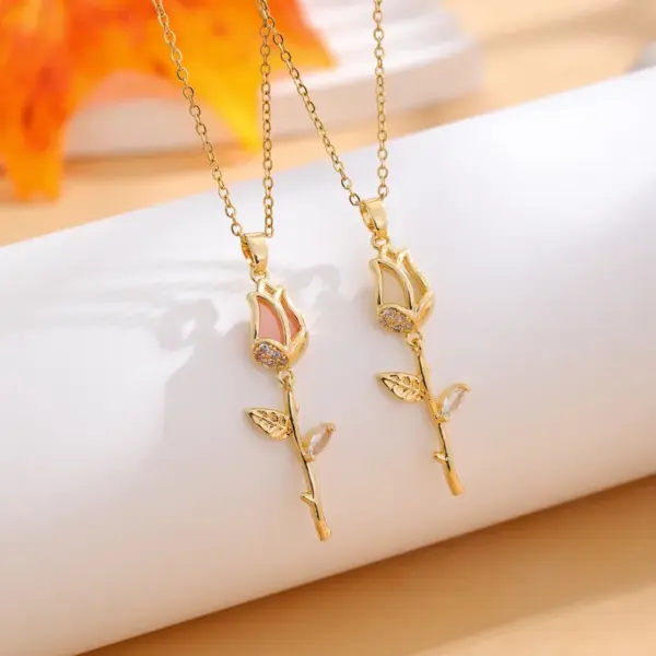 Water Plating Vacuum Plating 18K Gold Plated Tulips Titanium Steel Casual Classic Style Titanium Steel Pendant Necklace
