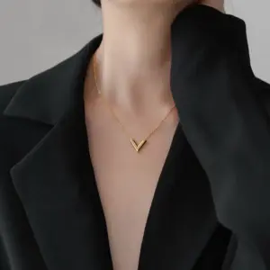 X0113-Letter V-Necklace- Gold