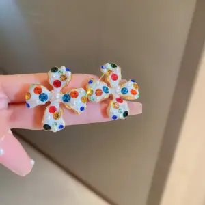 Diamond Pearl flower ear clip