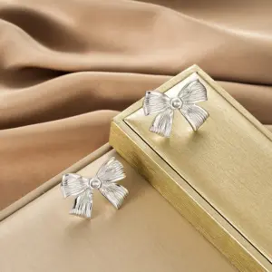 E1391-B (a Pair of Silver Ear Studs)
