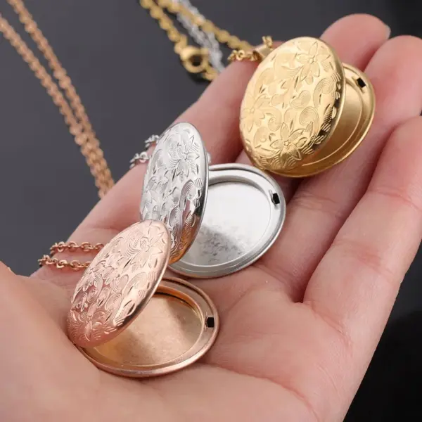 Wholesale PVD Coated 18K Gold Rose Gold Real Gold Plated Round Solid Color Flower Stainless Steel Retro Waterproof Non Tarnish 304 Stainless Steel Lobster Trigger Clasp Closure Pendant Necklace
