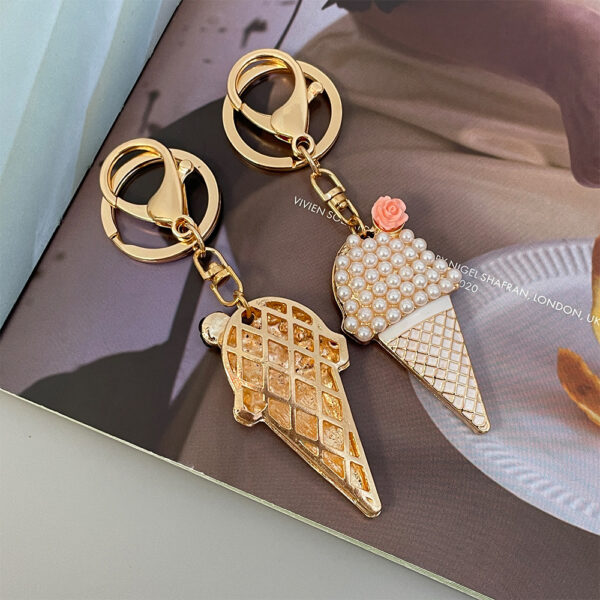 Wholesale New Creative Korean Style Pearl Ice Cream Car Keychain Women's Bag Pendant Metal Key Chain Ring Diamond Gift