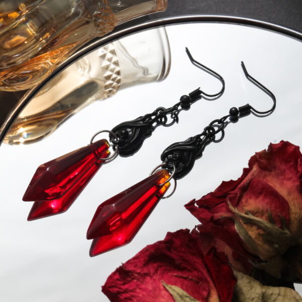 Wholesale European and American retro dark Gothic style red drop-shaped pendant earrings female personality exaggerated blood drop crystal earrings