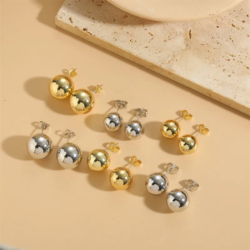 Wholesale 1 Pair Vintage Style Simple Style Commute Round Plating Copper 14k Gold Plated Ear Studs