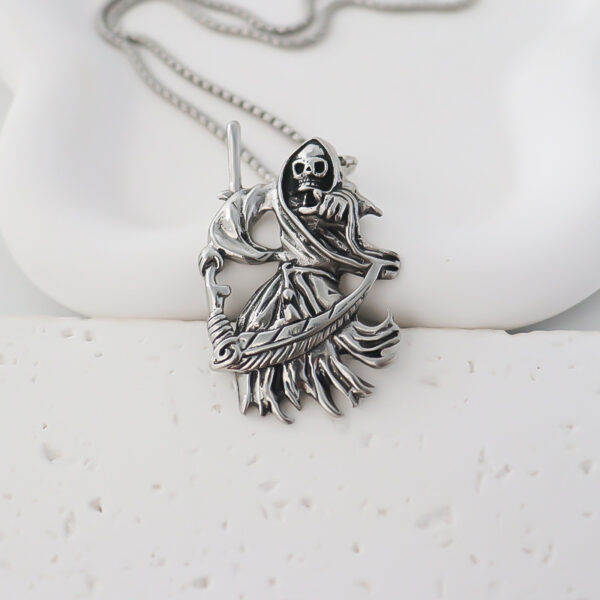 Wholesale European and American domineering skull death pendant vintage Halloween men's necklace street popular hip hop style sweater chain