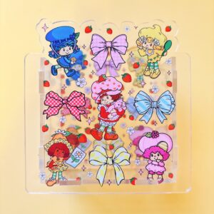 B384-strawberry girl pen holder