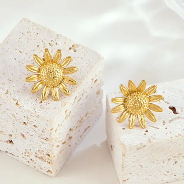 Wholesale 304 Stainless Steel Flower Ion Plating (IP) 18K Real Gold Plated Simple Style Classic Style Waterproof Non Tarnish Earrings Necklace