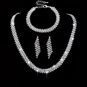 445 797 Three-Piece Set