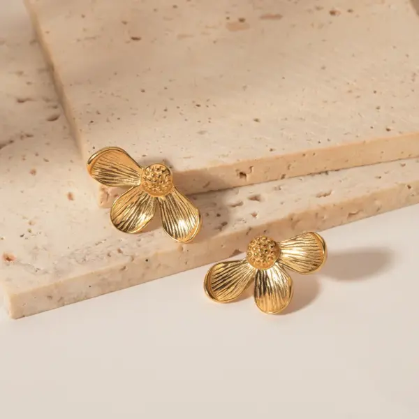 Wholesale 1 Pair Simple Style Classic Style Flower Plating 304 Stainless Steel 18K Gold Plated Ear Studs