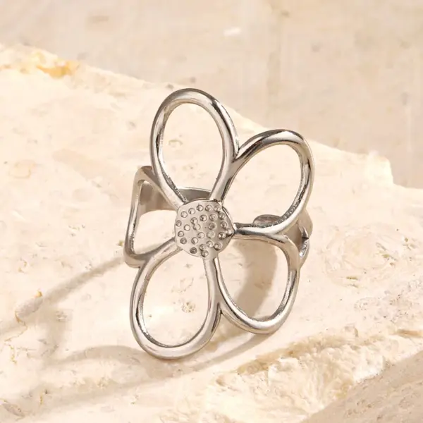 Wholesale Ion Plating (IP) 18K Gold Plated Flower 304 Stainless Steel Elegant Glam Hip-Hop Waterproof Non Tarnish Open Rings