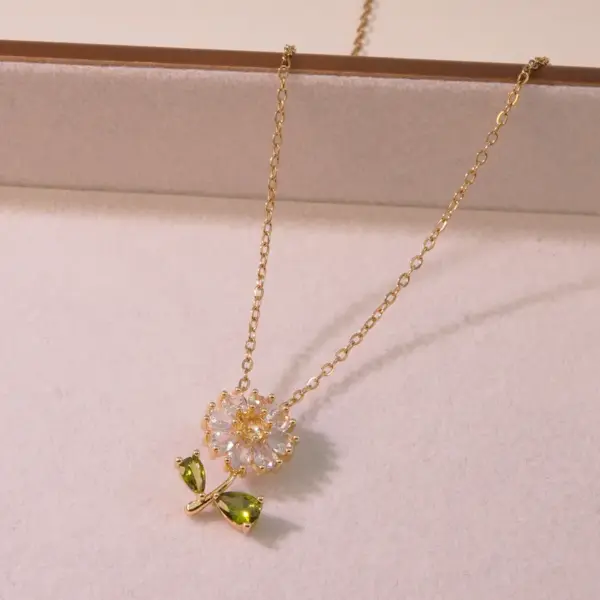 Wholesale 304 Stainless Steel Glass Flower Ion Plating (IP) 18K Gold Plated Sweet Shiny Waterproof Non Tarnish Plating Pendant Necklace