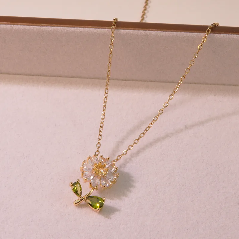 Wholesale 304 Stainless Steel Glass Flower Ion Plating (IP) 18K Gold Plated Sweet Shiny Waterproof Non Tarnish Plating Pendant Necklace