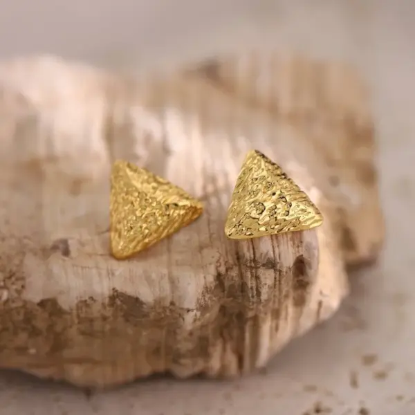 Wholesale 304 Stainless Steel Triangle Geometric Flower Electroplating Golden Plated Elegant Classic Style Ear Studs