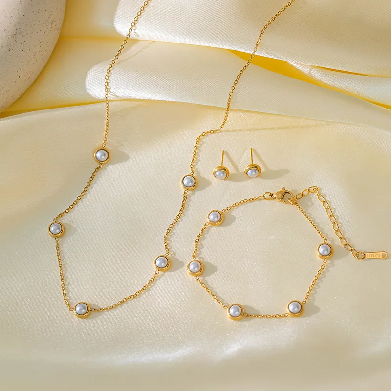 Wholesale PVD Coated Real Gold Plated 18K Gold Round 304 Stainless Steel Casual Simple Style Commute Waterproof Non Tarnish Bracelets Earrings Necklac