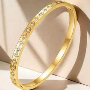 16-D-8 Bracelet / Gold