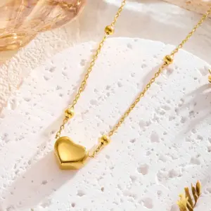8832 Heart Necklace / Gold