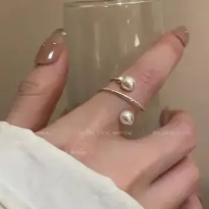 J937 Silver ~ Multi-Layer Pearl Ring