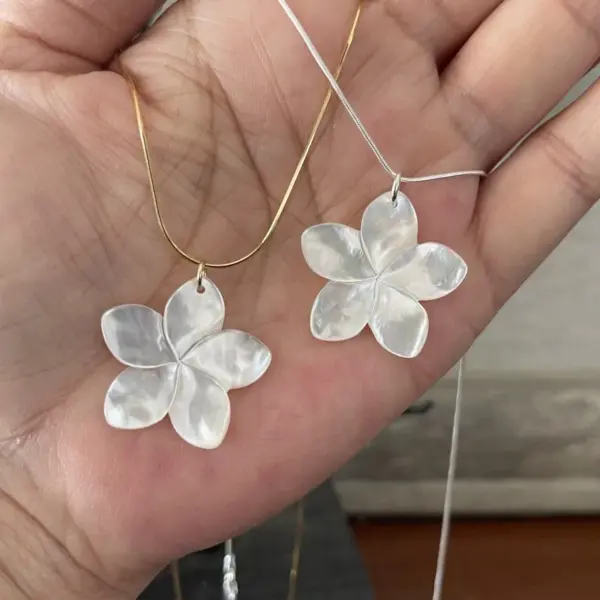 Wholesale 304 Stainless Steel Shell Flower PVD Coated 18K Real Gold Plated Classical Tropical Oversized Snake Chain Lobster Trigger Clasp Closure Pendant Necklace