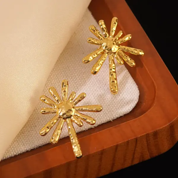 Elegant Sun Turbine Design Earrings Pair For Ladies Casual Wear Vacation Photography Stylish Geometric Pattern Stainless Steel