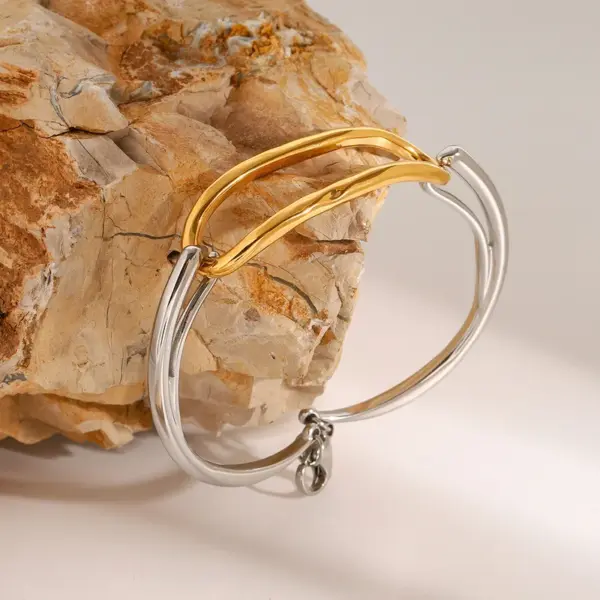 Wholesale PVD Coated Real Gold Plated Color Block 304 Stainless Steel Simple Style Classic Style Waterproof Non Tarnish 304 Stainless Steel Bracelets