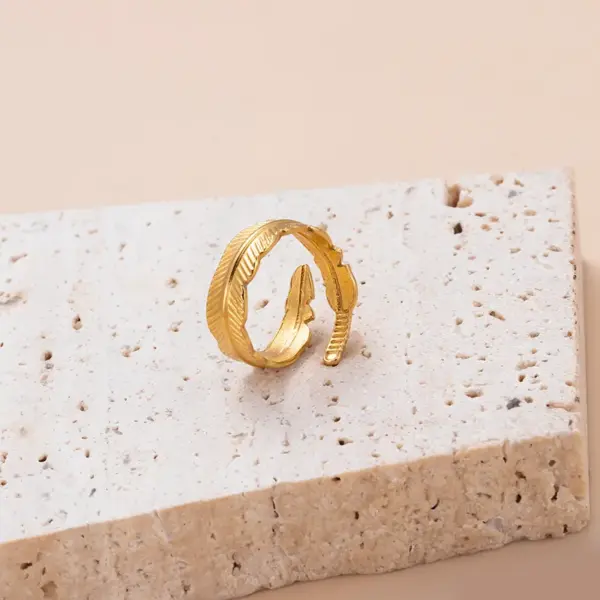 PVD Coated Heart Shape Solid Color Snake 304 Stainless Steel Simple Style Cool Style Waterproof Non Tarnish Open Ring