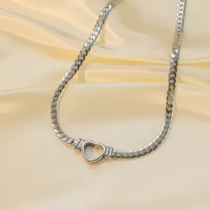 Qyh424 Hollow Heart Necklace / Steel Color