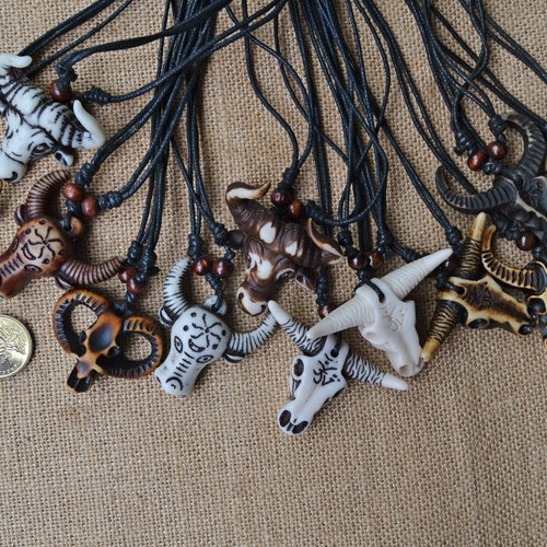 Wholesale Imitation Yak Tribal Necklace Niutou Niujiao Pendant Pendant Wa Tourism Memorial Jewelry Factory