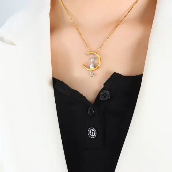 Wholesale 304 Stainless Steel Cat PVD Coated 18K Gold Plated Real Gold Plated Cute Waterproof Non Tarnish Plating Box Chain Pendant Necklace