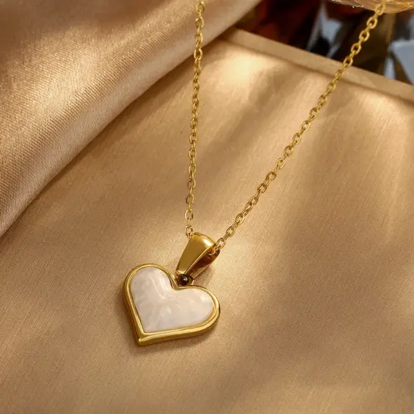304 Stainless Steel Plastic Heart Shape Ion Plating (IP) 18K Gold Plated Princess Simple Style Classic Style Waterproof Non Tarnish Cable Chain Pendant Necklace