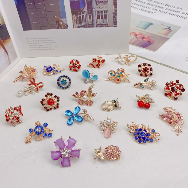 Wholesale Glam Pin Geometric Alloy Inlay Artificial Pearls Rhinestones Women'S Brooches