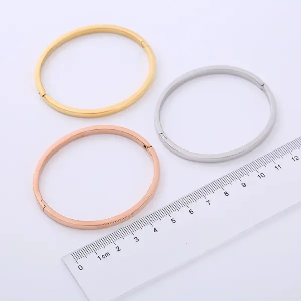 Wholesale Simple Style Solid Color 304 Stainless Steel 18K Gold Plated No Inlaid Stainless Steel Bracelets In Bulk