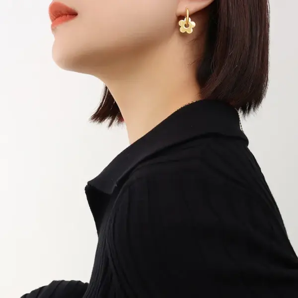 Wholesale PVD Coated Real Gold Plated 18K Gold Flower 304 Stainless Steel Elegant Waterproof Non Tarnish Earrings