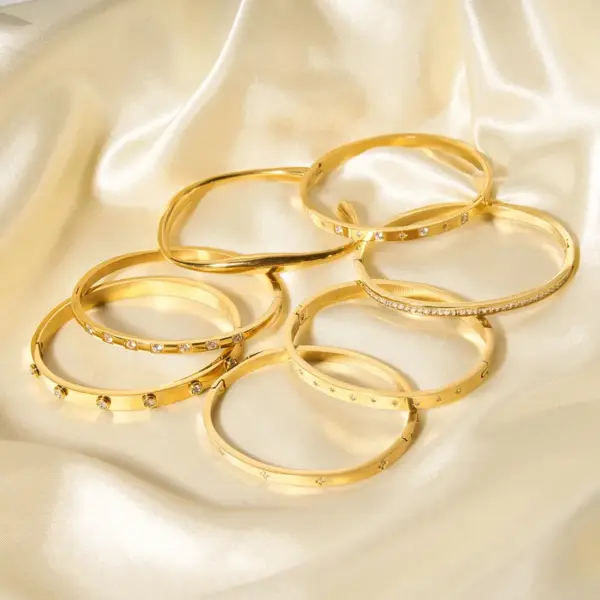 Wholesale PVD Coated 18K Gold Real Gold Plated Round Stainless Steel Simple Style Waterproof Non Tarnish Bangle